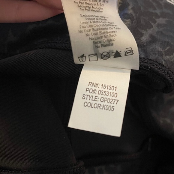 NWT GOOD AMERICAN Black Crushing It Velvet Leopard Print Leggings, Size 5/2XL - Picture 9 of 9